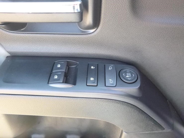 2023-chevrolet-silverado-5500hd-image-17