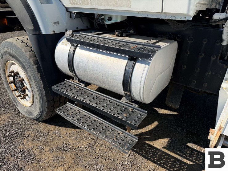 2011-international-workstar-7400-image-14