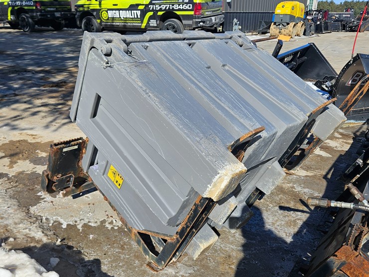 #172-•-boss-quick-cube-skid-steer-mount-salt-spreader-(1)-attachment-&-(4)-cubes-image-2