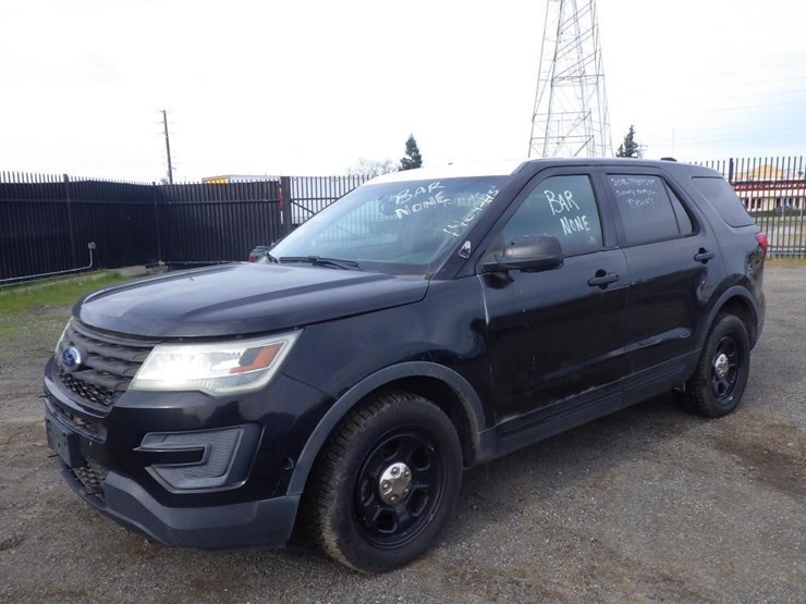 2016-ford-explorer-image-1