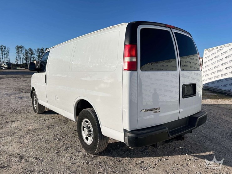 2015-chevrolet-express-2500-image-4