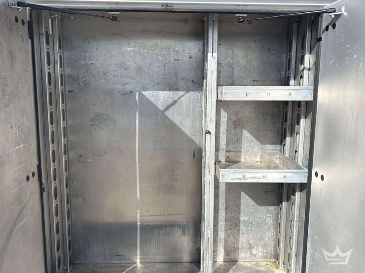 2017-freightliner-m2-106-image-21