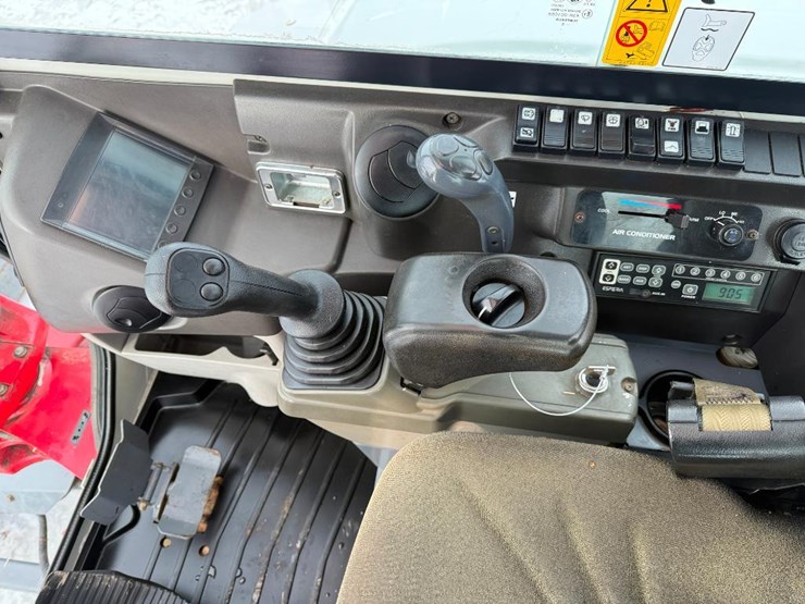 takeuchi-tb240-image-55