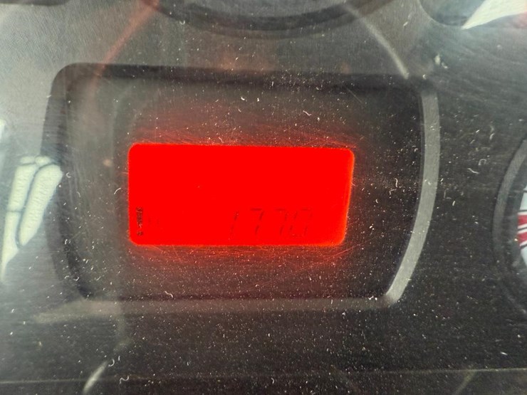 massey-ferguson-4707-image-62