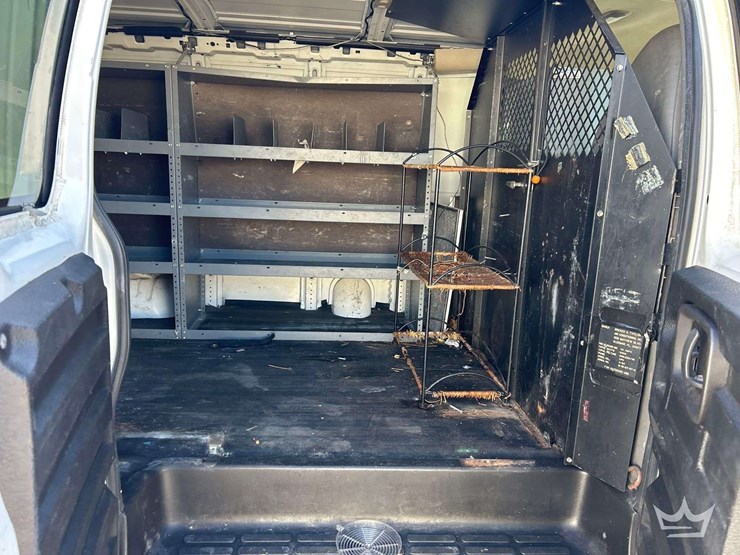 2015-chevrolet-express-2500-image-19