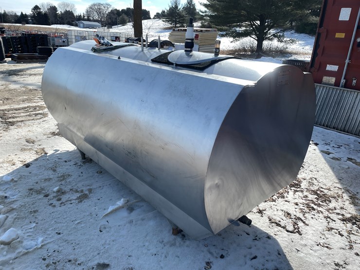 #305-•-600-gallon-mueller-stainless-steel-bulk-tank-image-7