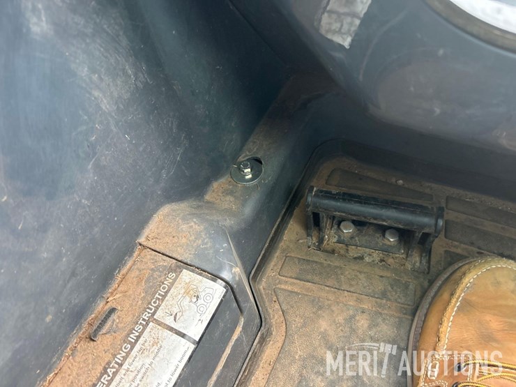 2018-deere-333g-image-45