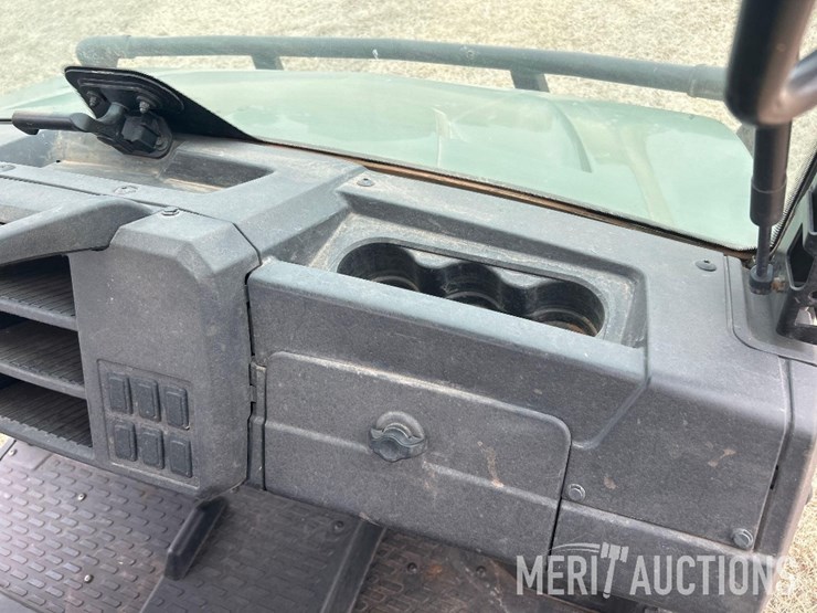 2022-john-deere-gator-image-36