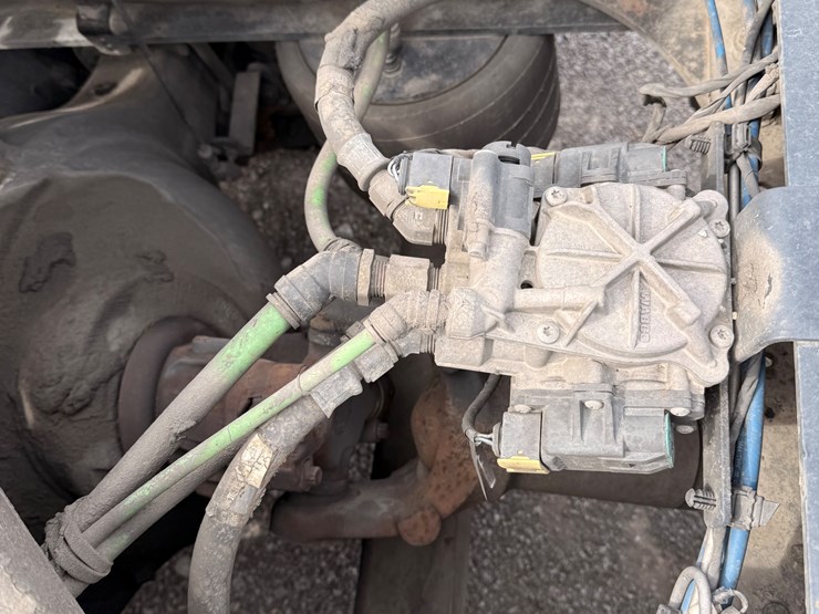 2022-western-star-49x-image-35