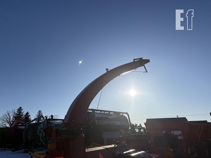 new-holland-fp240-image-10