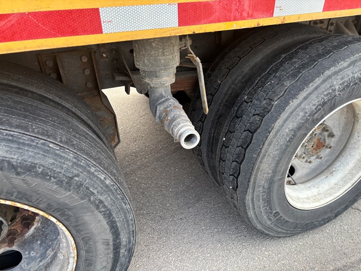 2005-gmc-t7500-image-73