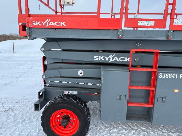 2017-skyjack-sj8841rt-image-10