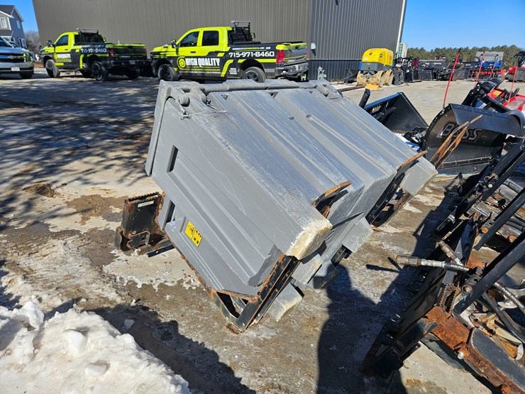 #171-•-boss-quick-cube-skid-steer-mount-salt-spreader-(1)-attachment-&-(4)-cubes-image-2