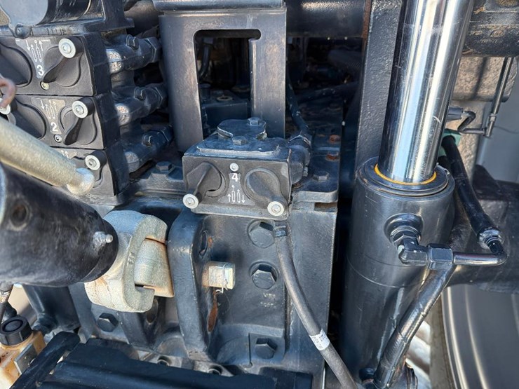 case-ih-magnum-250-image-44