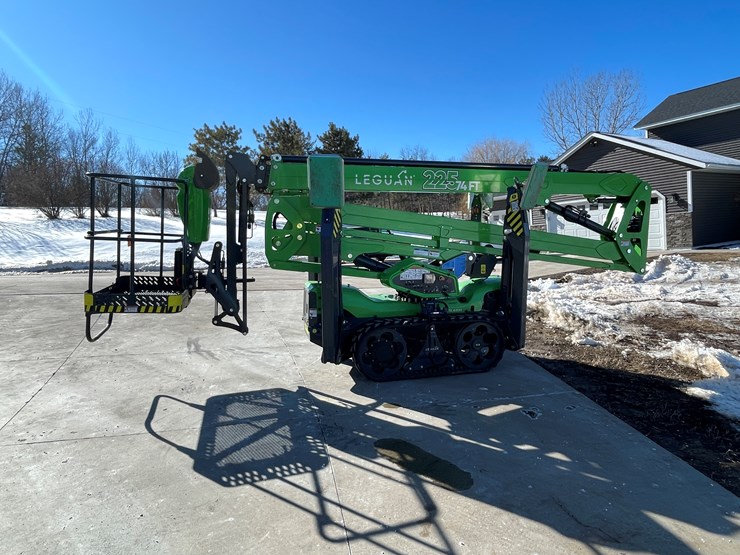 #103-•-2024-leguan-225-track-drive-articulating-boom-lift-image-9