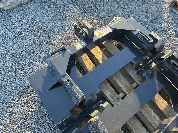 #115411-•-skidsteer-mt-3pt-hitches-image-1