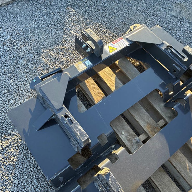 #115411 • SKIDSTEER MT 3PT HITCHES