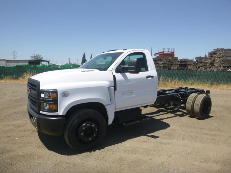 2024-chevrolet-silverado-4500hd-image-1