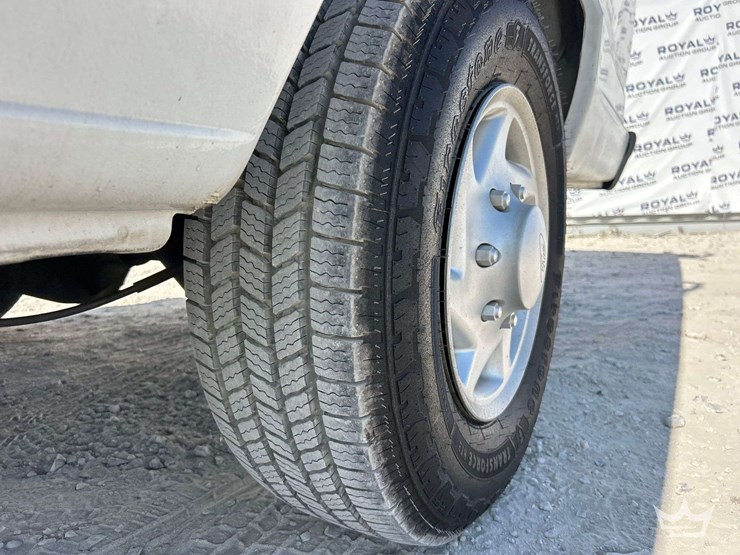 2008-ford-cargo-image-32