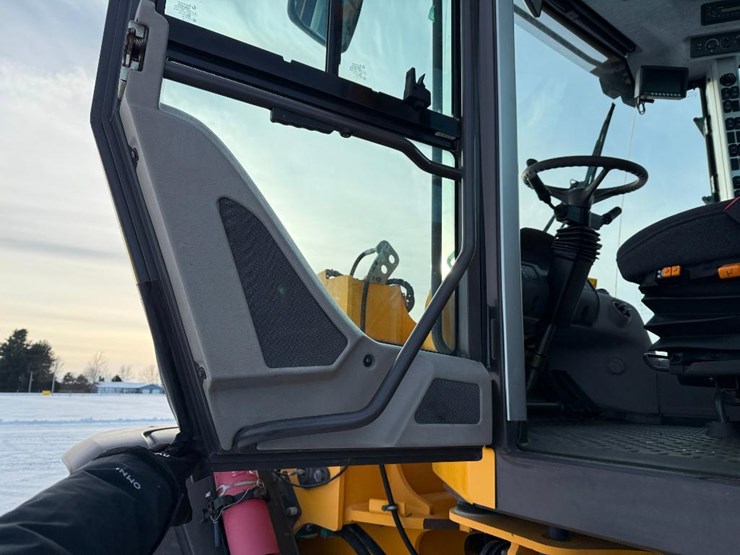 2015-volvo-l90g-image-58