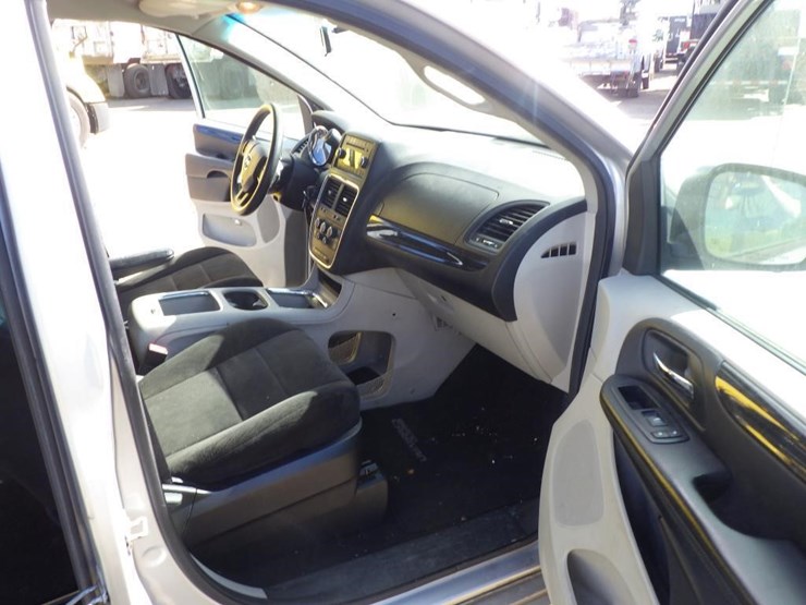 2012-dodge-grand-caravan-image-6