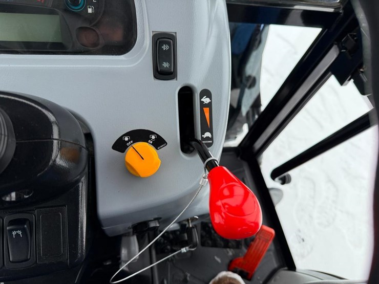 new-holland-boomer-37-image-50