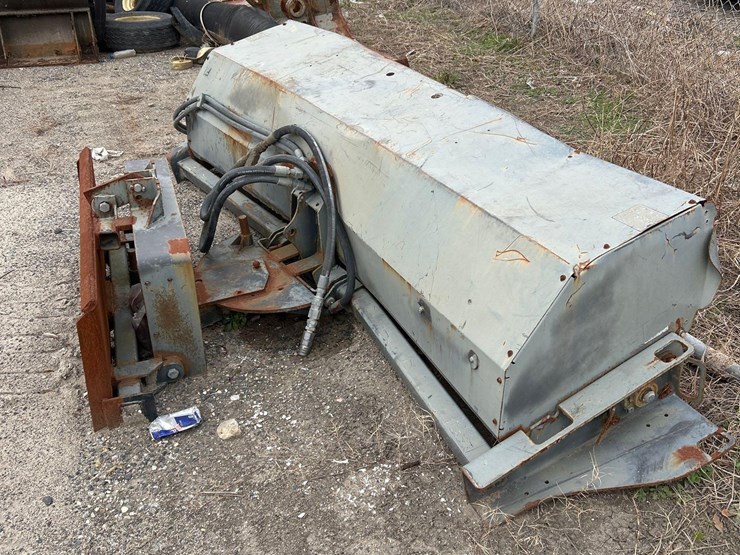 8ft-skid-steer-angle-broom-attachment-image-3