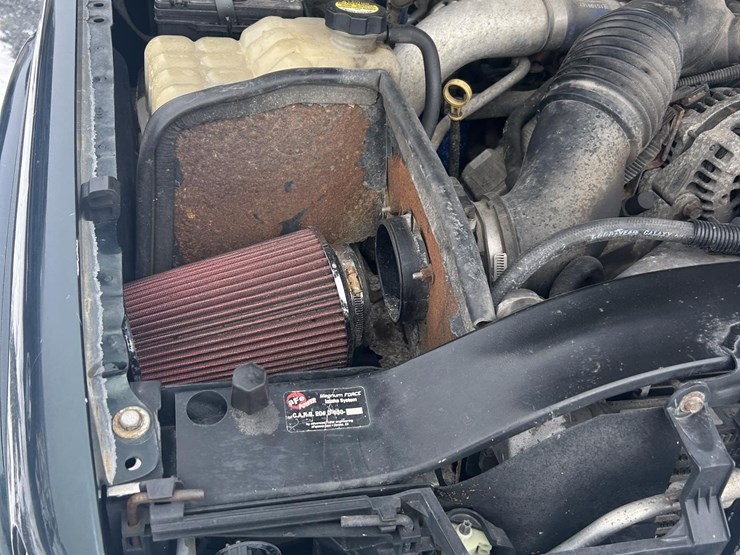 2003-chevrolet-suburban-2500-image-14