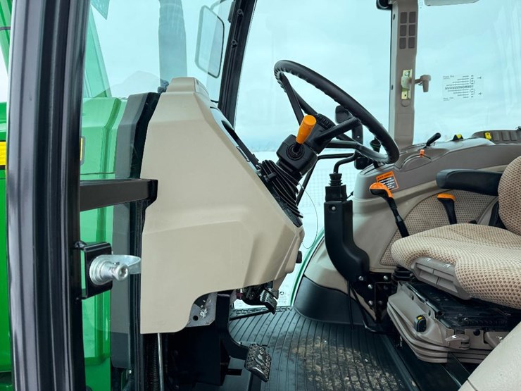 john-deere-6105e-image-52