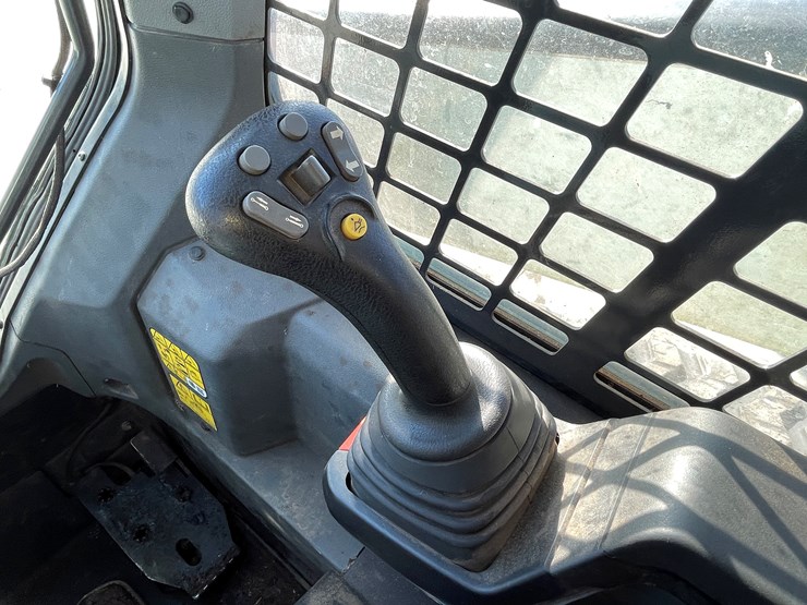 2022-bobcat-t76-image-46