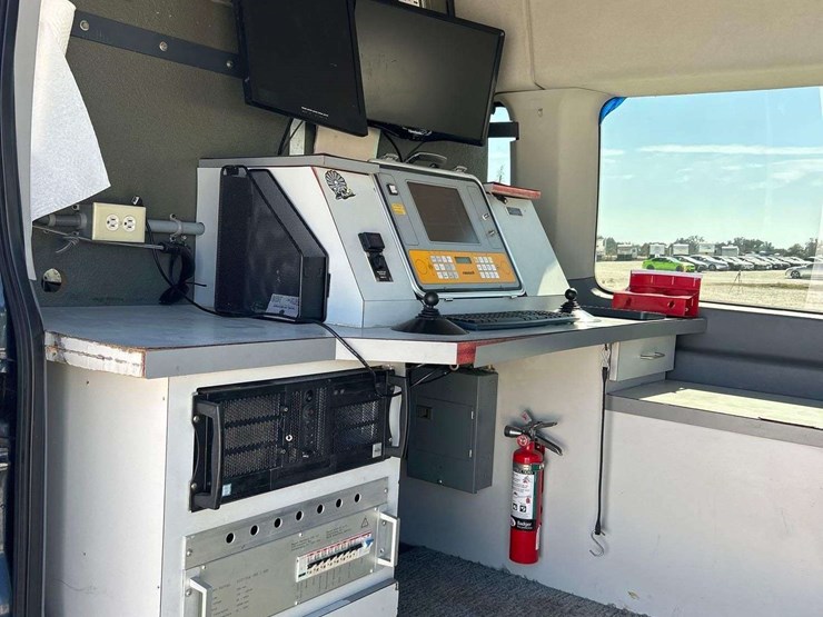 2015-ford-transit-image-28