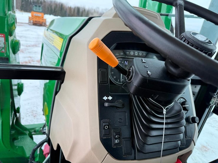 john-deere-6105e-image-60