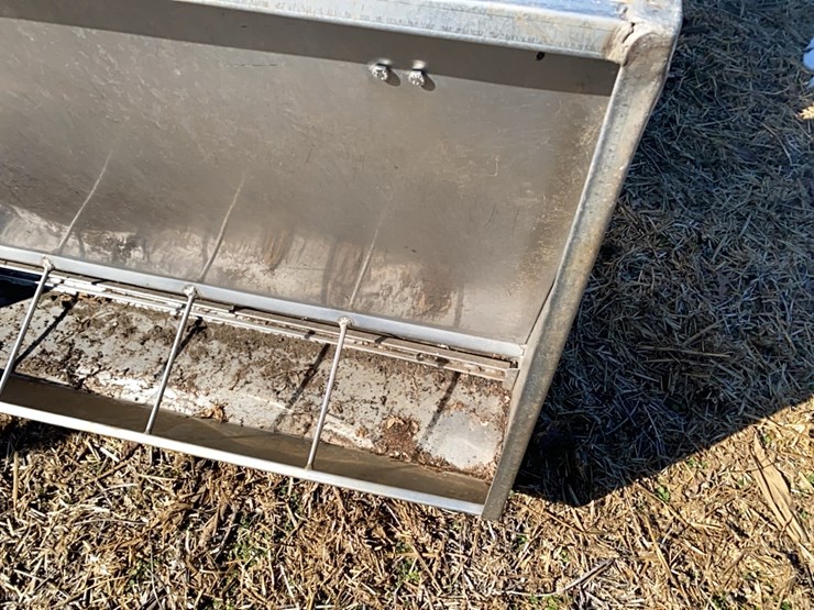 stainless-steel-two-sided-pig-feeder￼-image-3