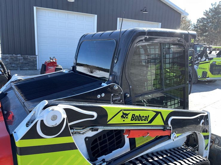 2022-bobcat-t450-image-30