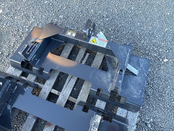 #115429-•-skidsteer-mt-3pt-hitches-image-6