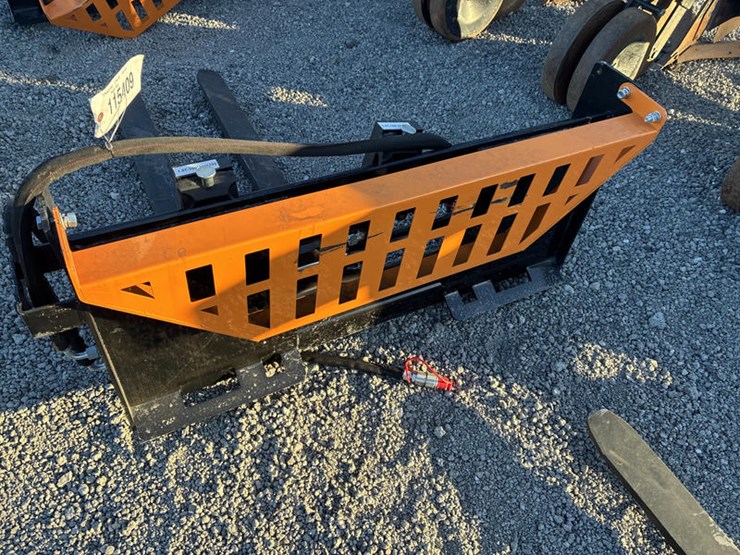 #115409-•-skidsteer-pallet-forks-hyd-adj-image-7