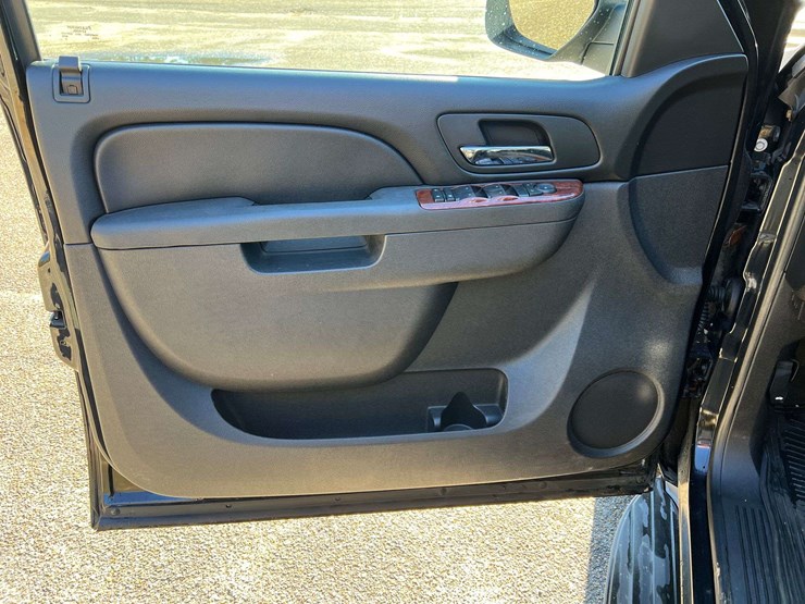 2011-chevrolet-tahoe-image-9