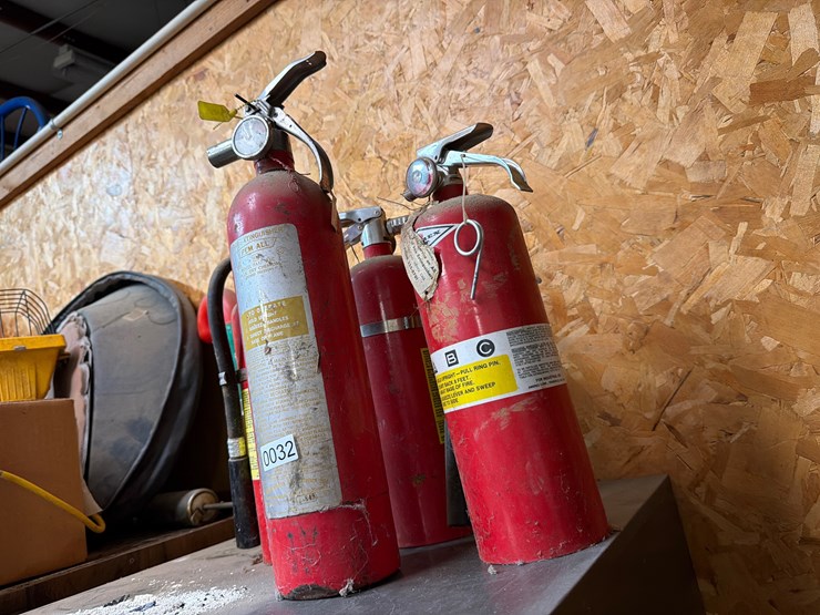 #32-•-(4)-fire-extinguishers-image-2