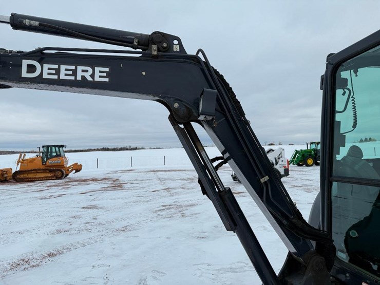 2018-deere-35g-image-39