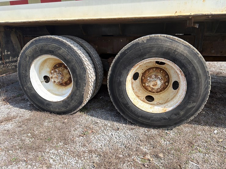 1987-peterbilt-379-image-11