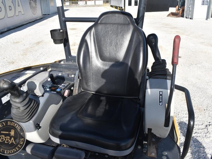 2021-deere-26g-image-43