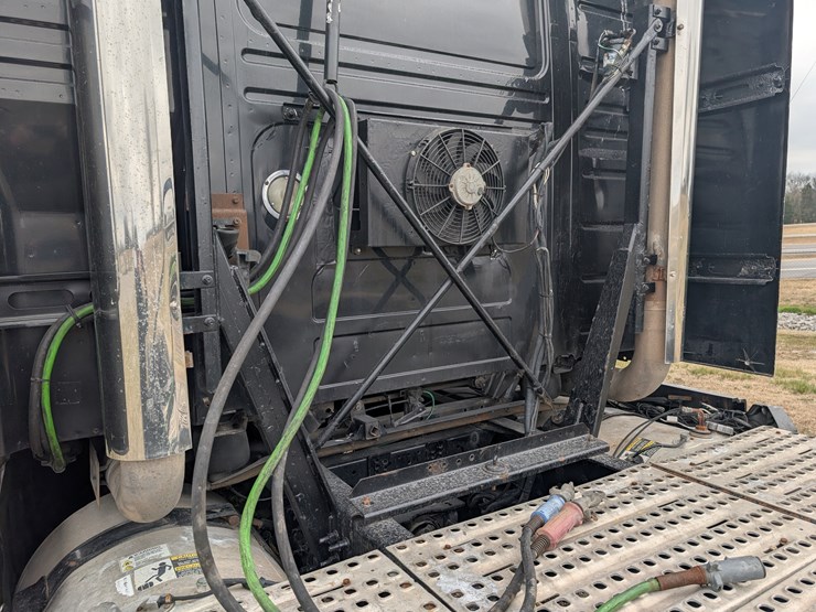 #30942-•-2015-volvo-vnl-tandem-axle-truck-tractor-image-8