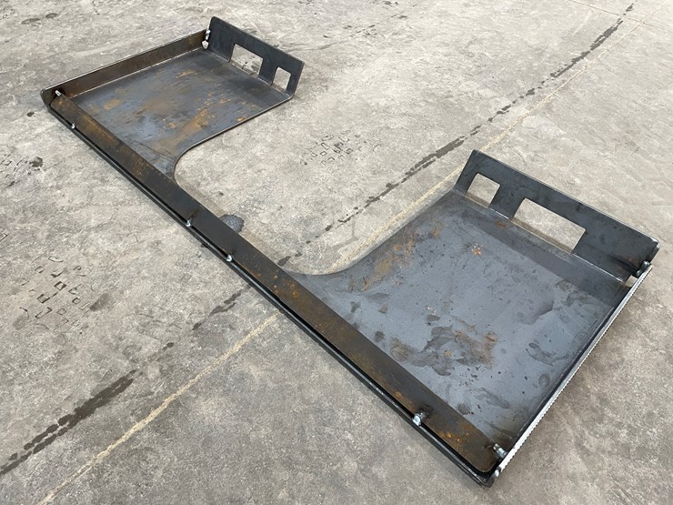 #2474-•-skid-steer-walk-through-weldable-attachment-plate-image-1