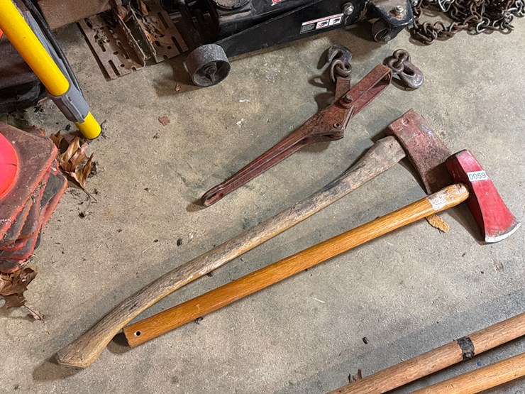 #59-•-chain-binder-and-2-axes-image-1