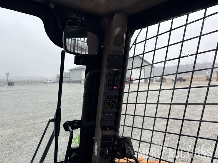 2012-case-sv300-image-31