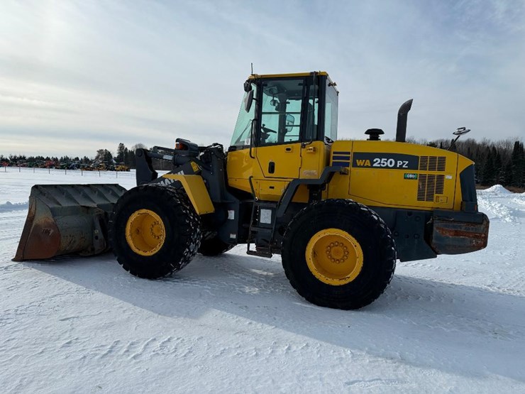 2011-komatsu-wa250pz-6-image-6