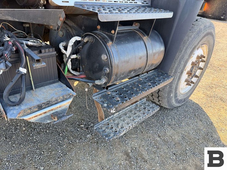 2011-international-workstar-7400-image-56