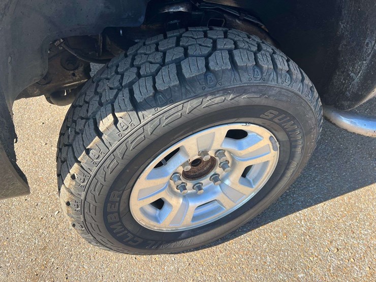 2004-gmc-2500-image-24