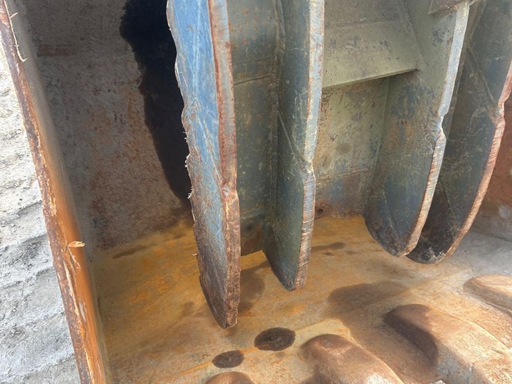 deere-240d-lc-image-18