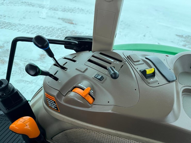 john-deere-6105e-image-64